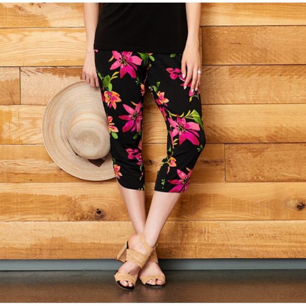 Susan Graver Petite Liquid Knit Crop Pants 1067 - Picture 4 of 4